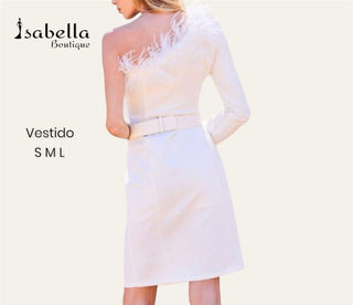 Vestido blanco con plumas